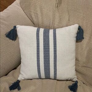 Decorative Pillow with Tassels - White and Blue